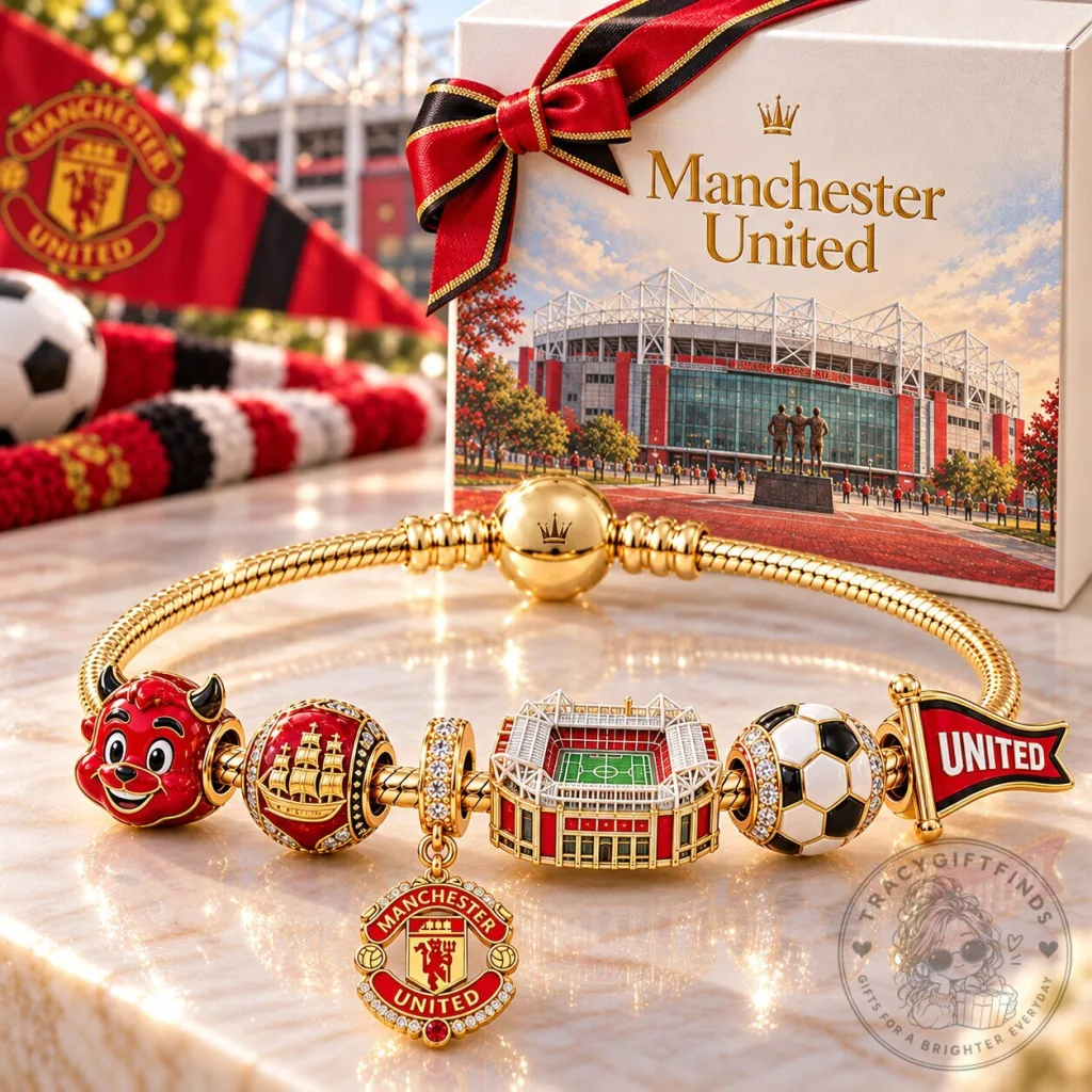 Manchester United Football Club Gold Charm Bracelet Set Manchester United Football Club Gold Charm Bracelet Set